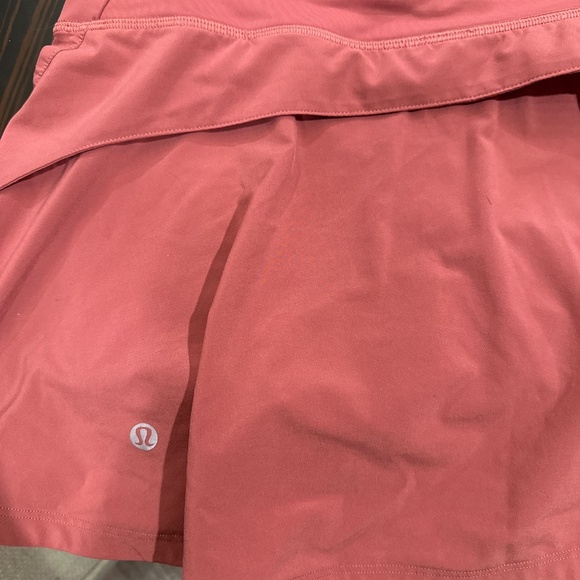 LULULEMON PLAY OFF THE PLEATS WORKOUT SKIRT - Picture 2 of 6